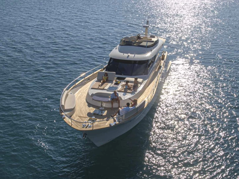 Monachus Monachus 70 Fly charter bareboat eller skeppad i Split 