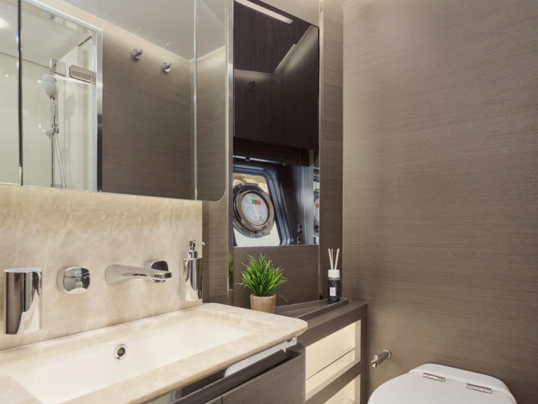 Yacht charter Donji Seget billig Azimut S8