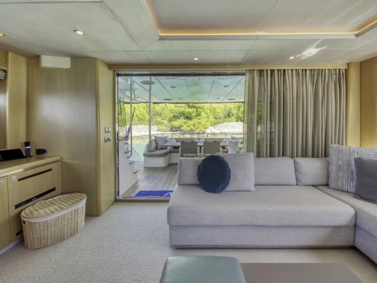 Princess Princess 85 charter bareboat eller skeppad i Trogir 