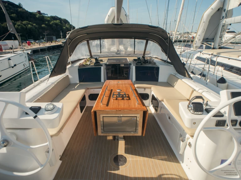 Hyra Segelbåt  med eller utan skeppare Dufour Olbia 