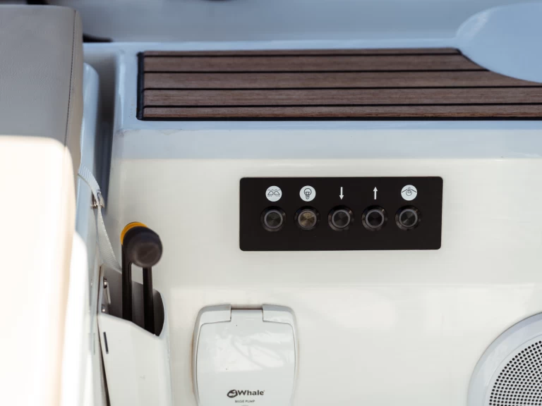 Bénéteau Oceanis 46.1 charter bareboat eller skeppad i Olbia