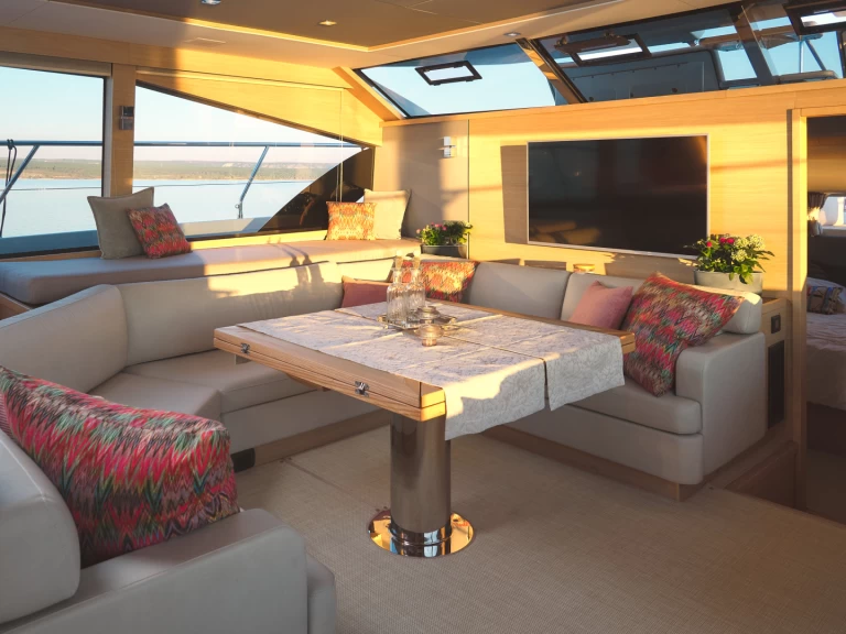 Aquila Aquila 54 charter bareboat eller skeppad i Šibenik 