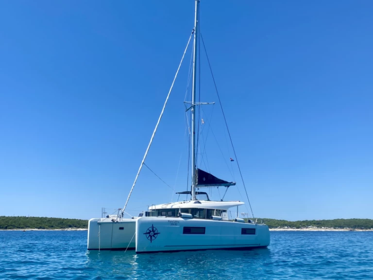 Lagoon Lagoon 40 charter bareboat eller skeppad i Pula 
