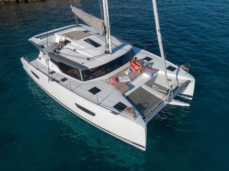 Fountaine Pajot Astrea 42 charter bareboat eller skeppad i Palermo