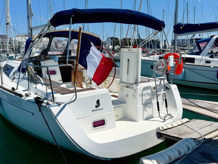Yacht charter Les Sables-d'Olonne billig Oceanis 37