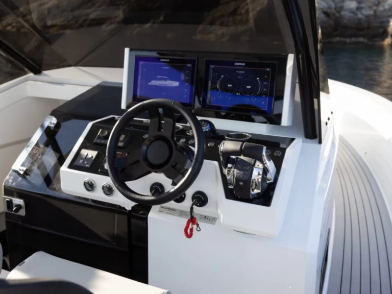 De Antonio d36 charter bareboat eller skeppad i Porto Badino