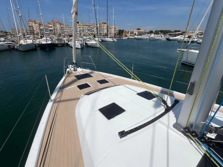 Dufour Dufour 41 charter bareboat eller skeppad i Hyeres