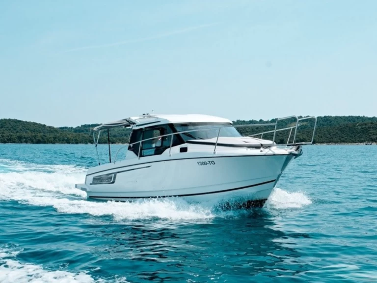 Hyr en Jeanneau Merry Fisher 795 Trogir  