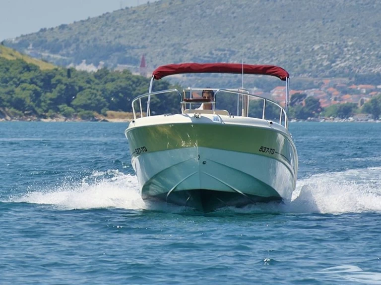 Uthyrning Motorbåt  Mingolla med en båtlicens 