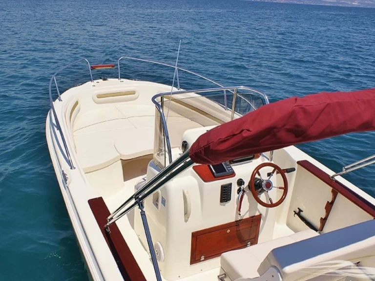 Hyr en Mingolla Brava 22 Trogir  