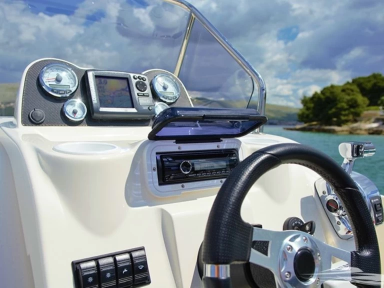 Hyr en Quicksilver Quicksilver 675 Activ Open Trogir  