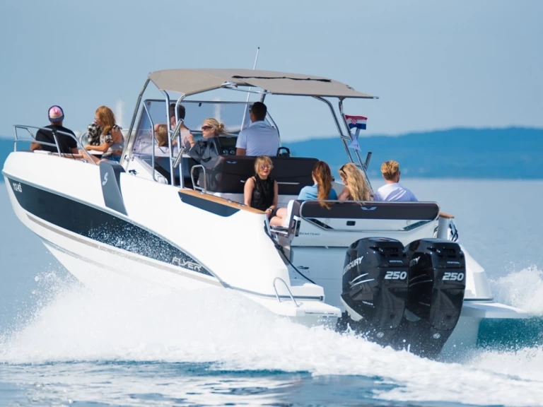 Båtuthyrning Bénéteau Flyer 8.8 SPACEdeck i Trogir  på Samboat 
