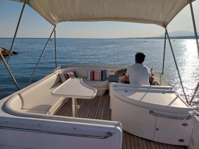Doqueve Majestic charter bareboat eller skeppad i Marbella 