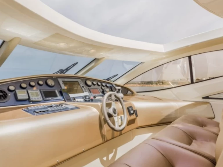 Hyra Motorbåt  med eller utan skeppare Astondoa Portofino 