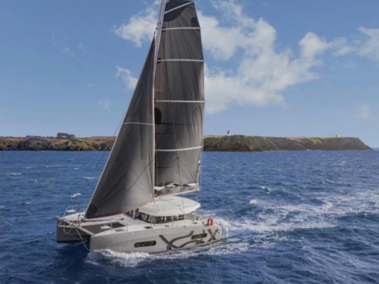 Excess Excess 11 charter bareboat eller skeppad i Lefkáda