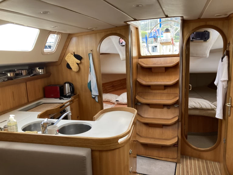 Kirie Feeling 416 charter bareboat eller skeppad i Arzal