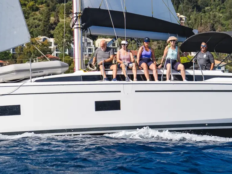 Uthyrning Segelbåt  Bavaria med en båtlicens 