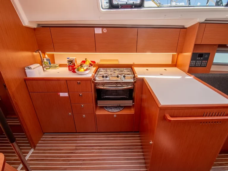 Båtuthyrning Bavaria Bavaria C42 i Nikiána på Samboat 