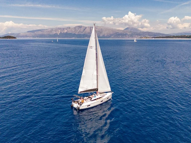 Uthyrning Nikiána - Bavaria Bavaria C42 av Samboat 