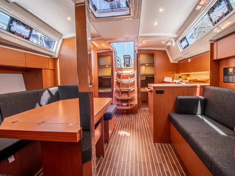 Yacht charter Nikiána billig Bavaria C42