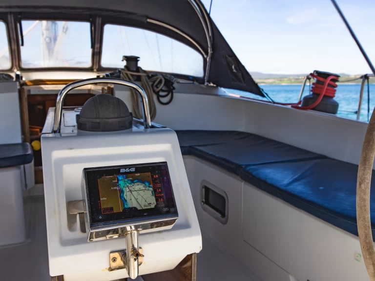 Hyr en Bavaria Cruiser 51 Nikiána 