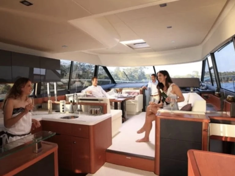 Hyr en Sunseeker Sunseeker 60 Saint-Tropez 