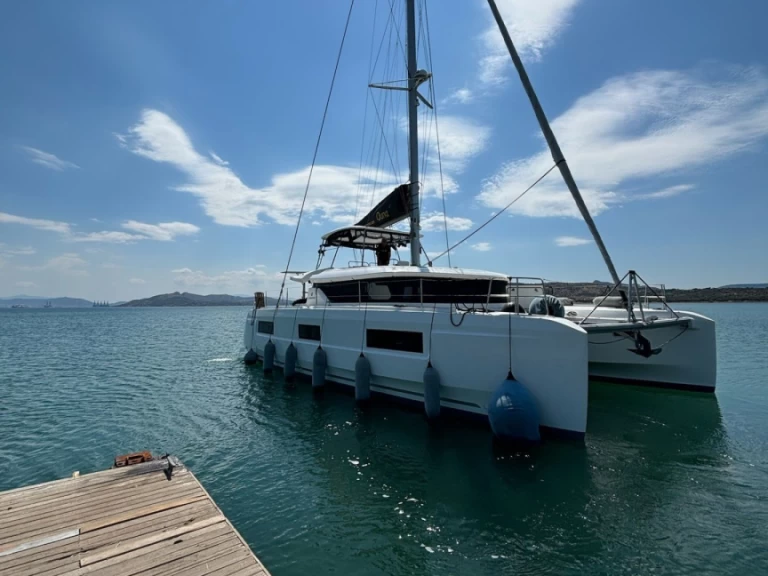 Lagoon Lagoon 46 charter bareboat eller skeppad i Paros (ostrov)