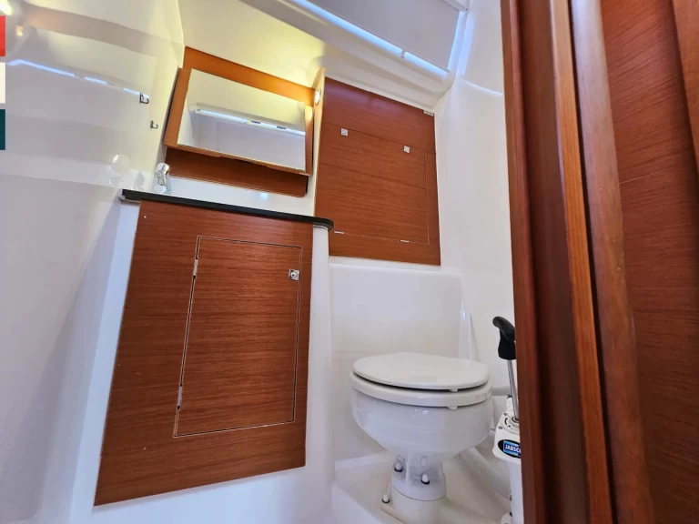 Segelbåt  för uthyrning Vlycho till det bästa priset 