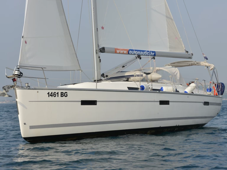 Bavaria Cruiser 40 charter bareboat eller skeppad i Pirovac