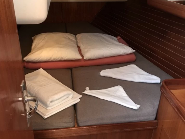 Elan Elan 45 charter bareboat eller skeppad i Vlycho