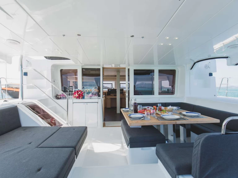 Lagoon Blue Moon charter bareboat eller skeppad i Phuket (City)