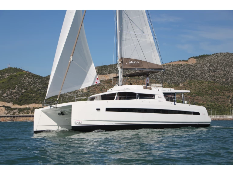 Bali Bali 5.4 charter bareboat eller skeppad i Sitges