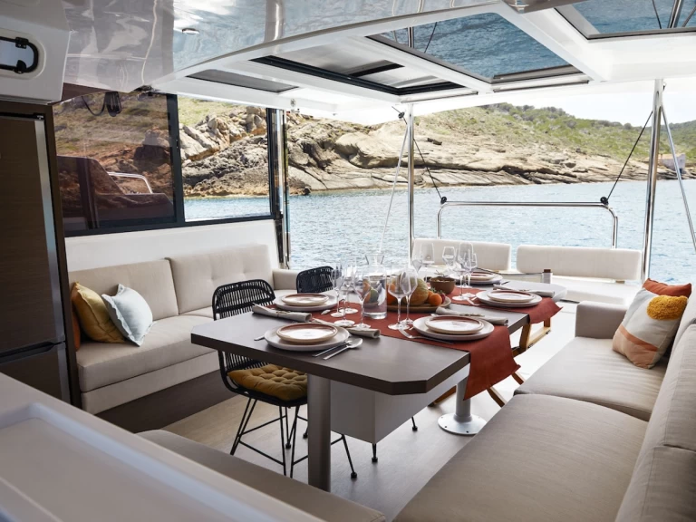 Bali Bali Catspace Voile charter bareboat eller skeppad i Pirovac