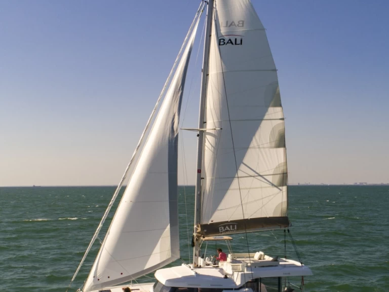 Uthyrning Katamaran  Bali med en båtlicens 