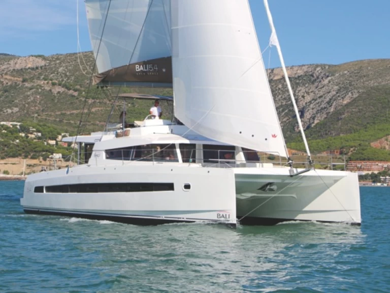 Bali Bali 5.4 charter bareboat eller skeppad i Sitges