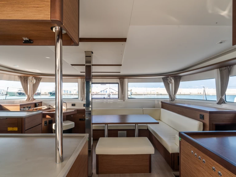 Hyra Katamaran  med eller utan skeppare Lagoon Castellammare del Golfo 