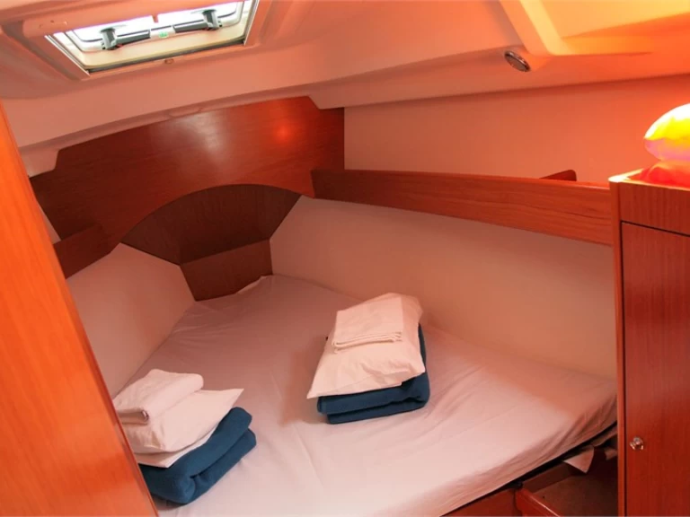 Uthyrning Segelbåt  Bénéteau med en båtlicens 