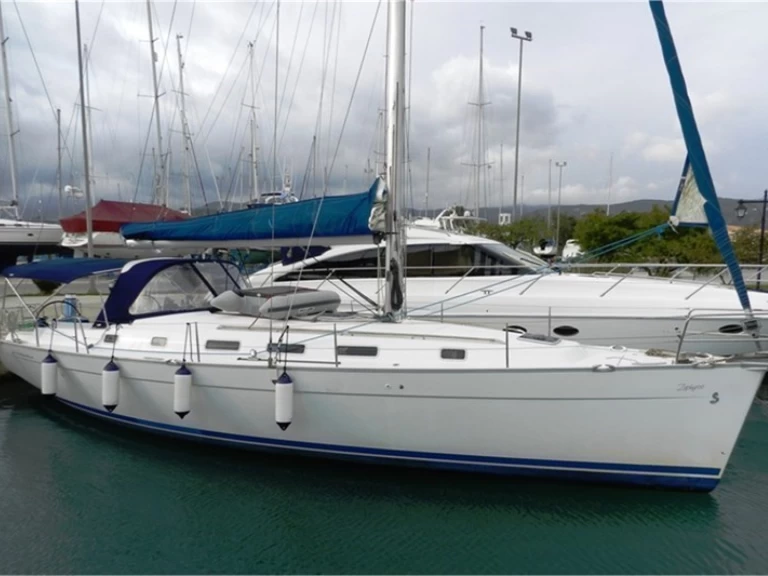 Bénéteau Cyclades 43.4 charter bareboat eller skeppad i Provincia di Sassari