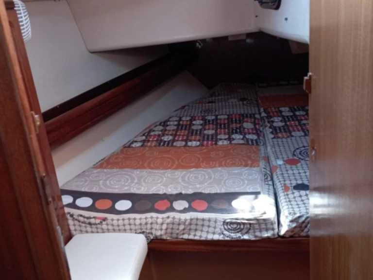 Bavaria Cruiser 40 charter bareboat eller skeppad i Salamína