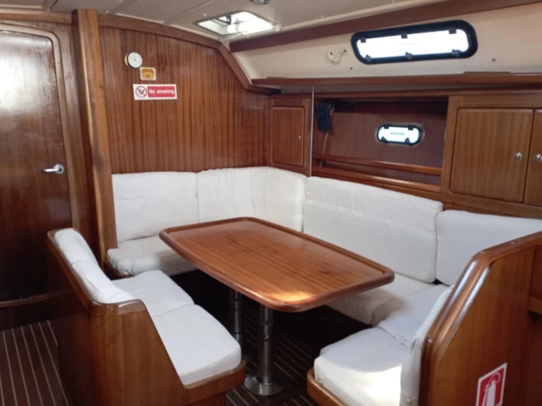 Hyr en Bavaria Cruiser 40 Salamína 