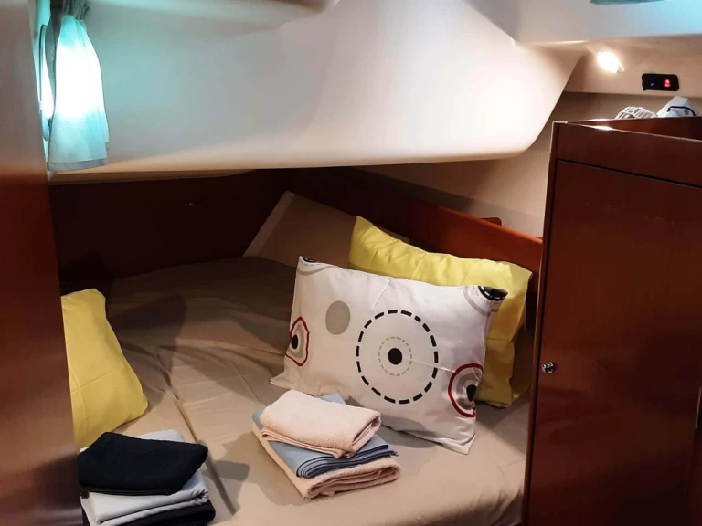 Yacht charter Salamína billig Cyclades 43.4