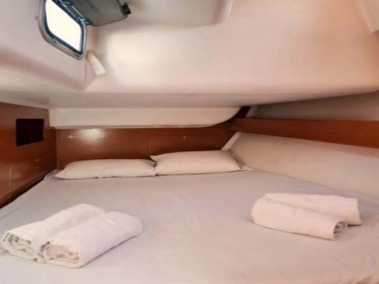 Uthyrning Segelbåt  Bénéteau med en båtlicens 