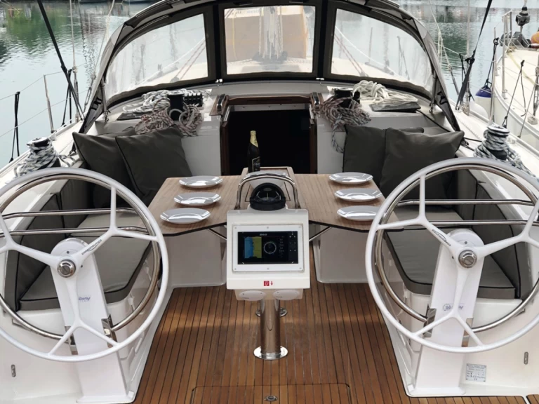 Yacht charter Kalamariá billig Cruiser 46