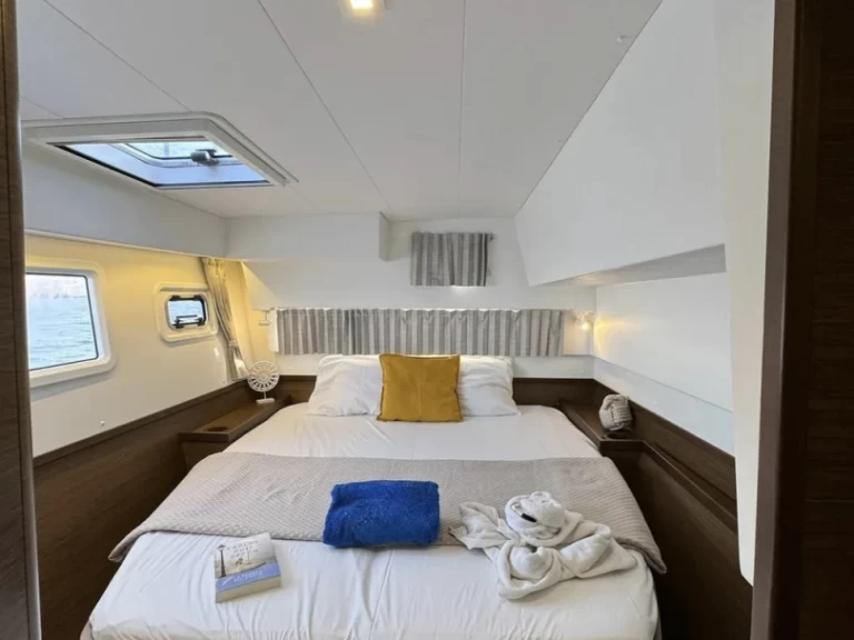 Lagoon Lagoon 42 charter bareboat eller skeppad i Palioúri